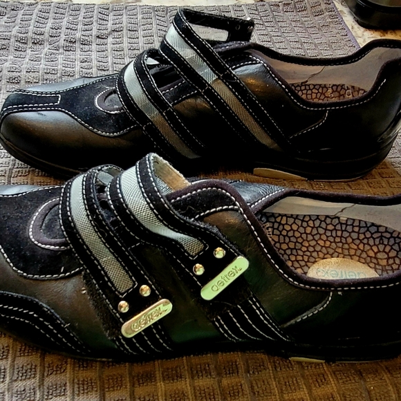 Aetrex Abbey velcro black shoe - Picture 3 of 6
